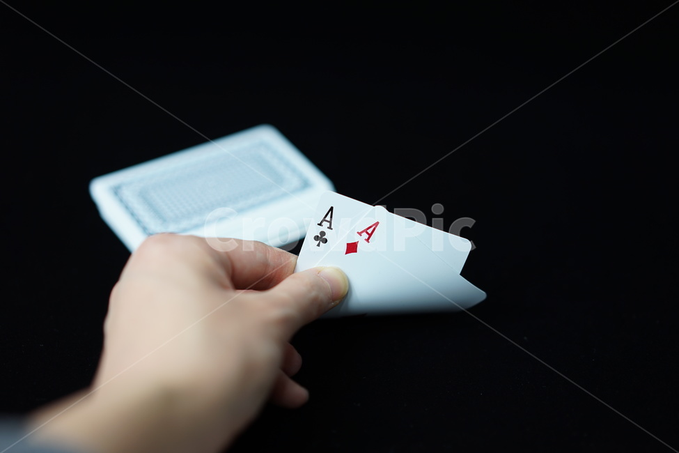 포커,원카드,카드놀이,카드게임,도박,플레잉카드,트럼프카드,playingcard,trumpcard,poker,사람,인물,인간,human,person,신체일부,몸,body,게임,오락,놀이,game,play