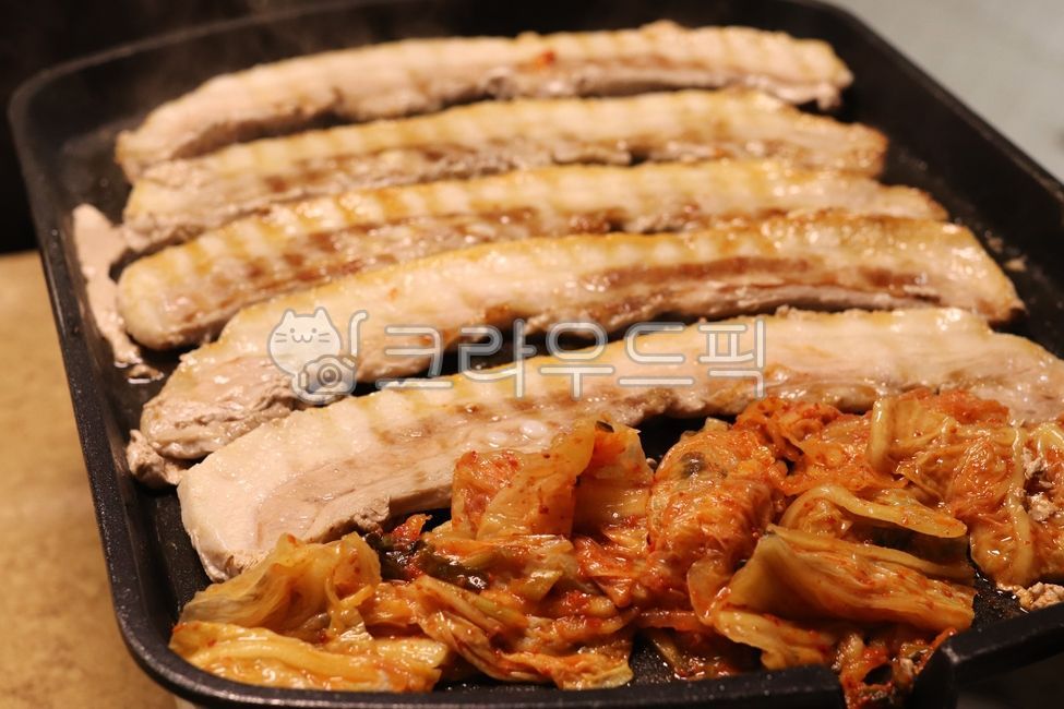 pork belly,meat,grilling,Korean food,barbecue,pork,delicious,late night food,charcoal grill,meal