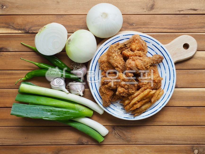 치킨,후라이드치킨,튀긴음식,음식,배경,닭고기요리,요리,식사,chicken,friedchicken,friedfood,food,background,chickenmeat,cooking,meal,채소,양파,유기농채소,유기농,감자튀김,vegetable,onion,organicvegetables,organic,frenchfries,파,마늘,wave,garlic,음식,식재료,요리,food,cook,meal,dishes,food reserves