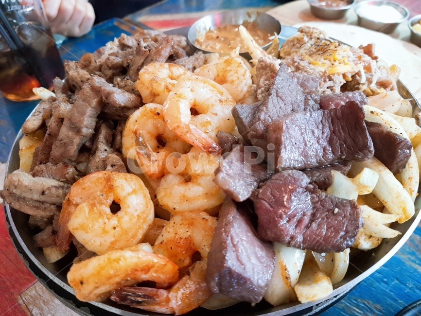 새우,돼지고기,스테이크,양파,소스,콜라,맛있는,기름,shrimp,steak,pork,고화질,익은고기,후추,음식,식재료,요리,food,cook,meal,dishes,food reserves,육류,고기,meat,양식,서양음식,서양요리,western food,western dishes,western meal,western cook