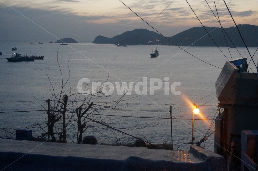 부산,저녁,가로등,주택가,바다,자연,풍경,nature,landscape,한국자연풍경,한국자연경관,korea nature landscape,교통,교통수단,traffic,transportation,flare,플레어,light,빛