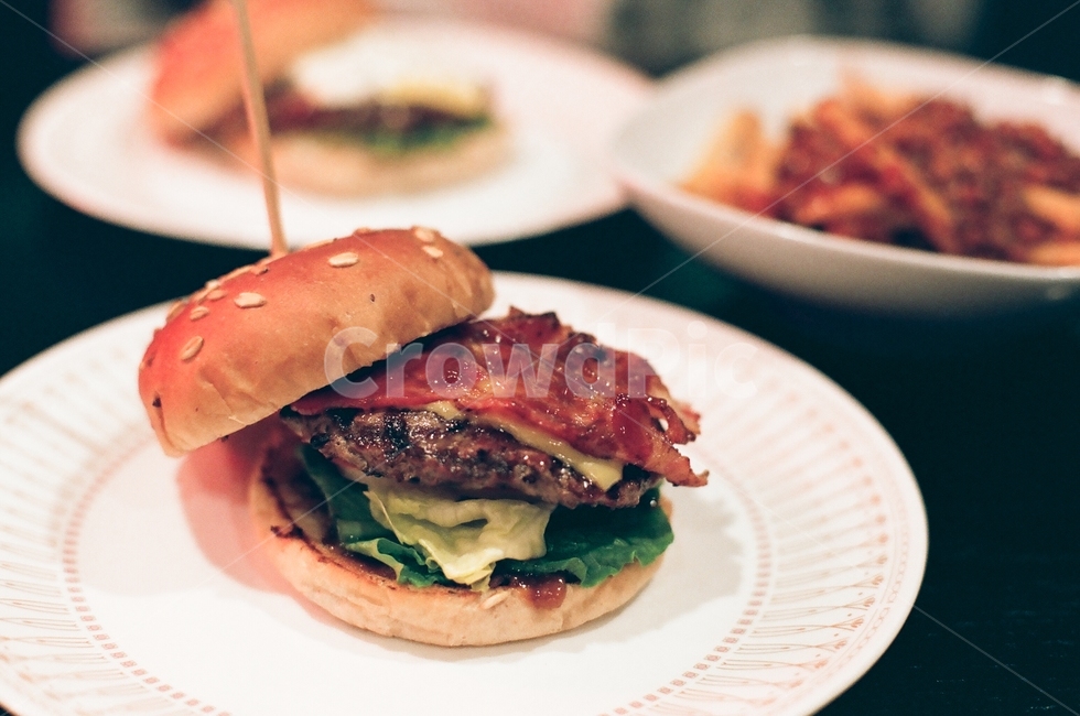 햄버거,식당,hamburger,fries,감자튀김,음식,식재료,요리,food,cook,meal,dishes,food reserves,빵,bread,양식,서양음식,서양요리,western food,western dishes,western meal,western cook,감성,sensible,feeling