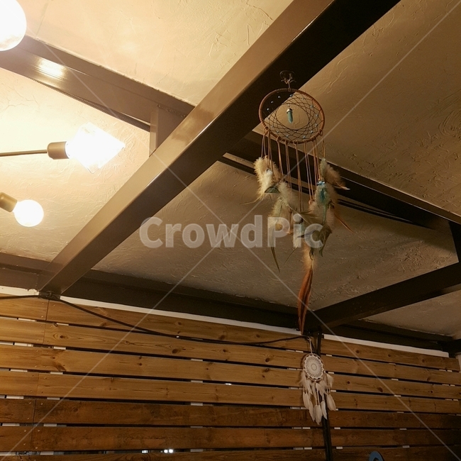 드림캐쳐,장식품,소품,깃털,천장,조명,감성,dreamcatcher,decoration,물건,행운,감각적인,실내디자인,인테리어,실내디자인,interior design