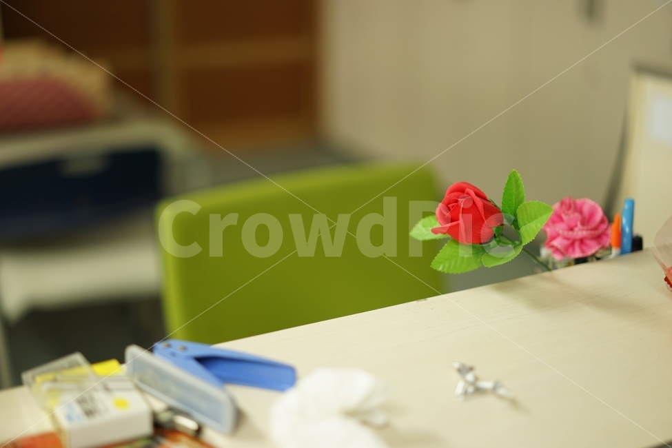 꽃,조화,일상,의자,사무실,쉼,활력,장미,기분전환,포인트,장식,책상,일,일터,인테리어,실내디자인,interior design,비즈니스,사업,business,service,work,학용품,문구류,사무용품,school supplies,stationery,office supplies