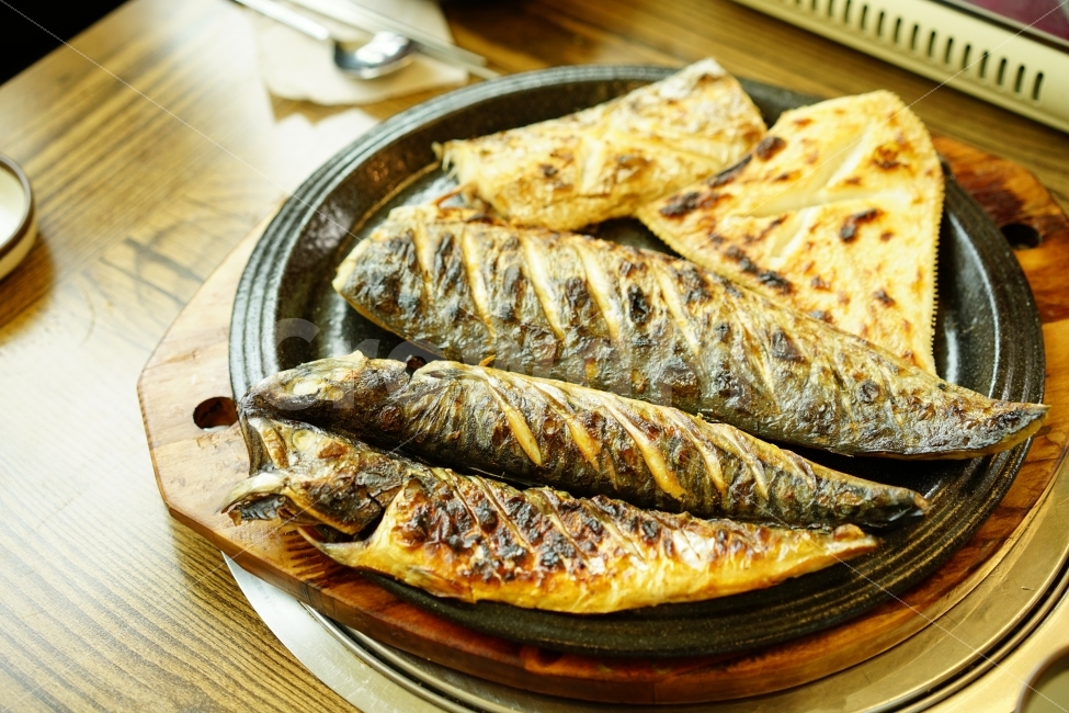 생선구이,생선,구이,먹방,푸드,고등어,갈치,삼치,먹부릠,식사,반찬,밥도둑,짭짤,든든,맛집,음식,식재료,요리,food,cook,meal,dishes,food reserves,수산물,해산물,fishery products,seafood,한식,한국음식,한국요리,korean food,korean dishes,korean meal,korean cook