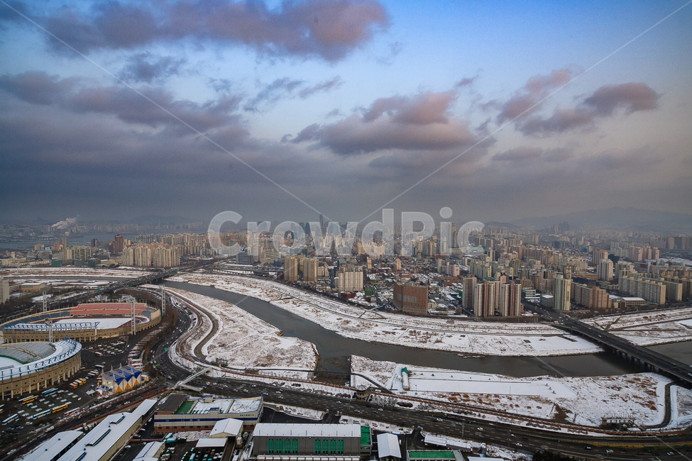 도시,하늘,겨울,서울,눈,도심,구름,도시풍경,건물,겨울,계절,winter,season,도시,풍경,city,landscape,한국도시풍경,한국도시경관,korea cityscape,경치,outdoors,옥외,nature,자연,scenery,aerial view,조감도,road,도로