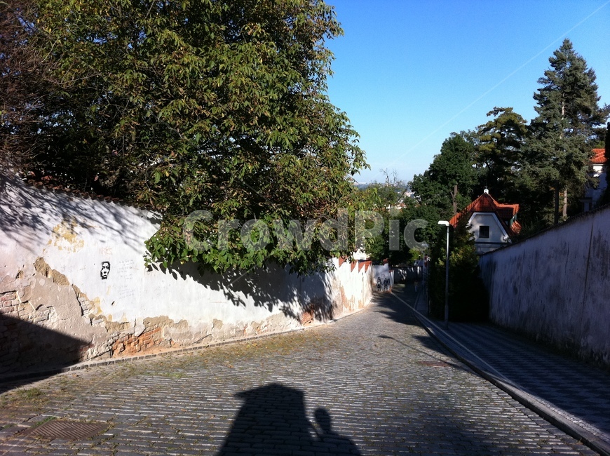 프라하,유럽,골목,산책,파란하늘,도시,풍경,city,landscape,골목길,alley,해외,외국,세계,foreign,oversea,world,세계도시풍경,해외도시풍경,외국도시풍경,world cityscape,path,통로,walkway,보도,pavement,포장,sidewalk