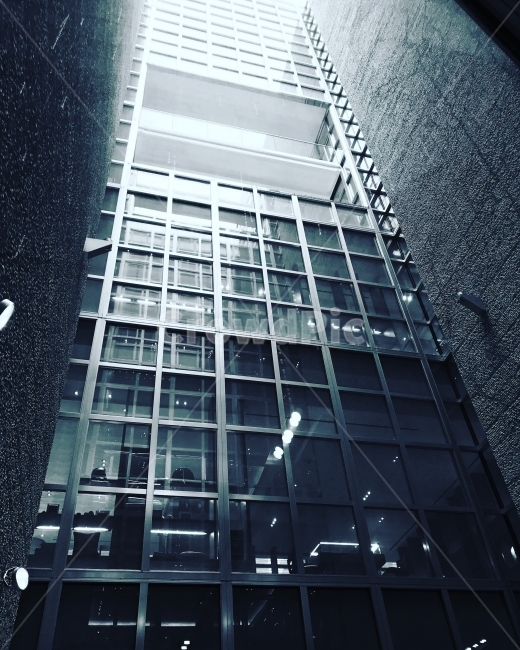 비,회색,건물,유리벽,청담,흑백,모노톤,monochrome,black and white,건축물,건물외관,exterior,building,structure,architecture,construction