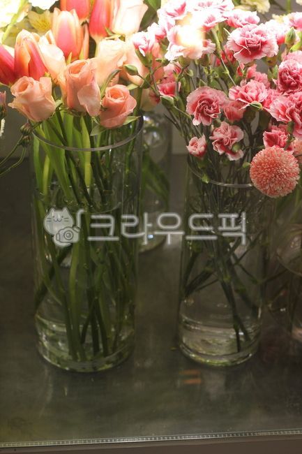 blossom,flower shop refrigerator,flowerarrangement,refrigerated flowers,flower