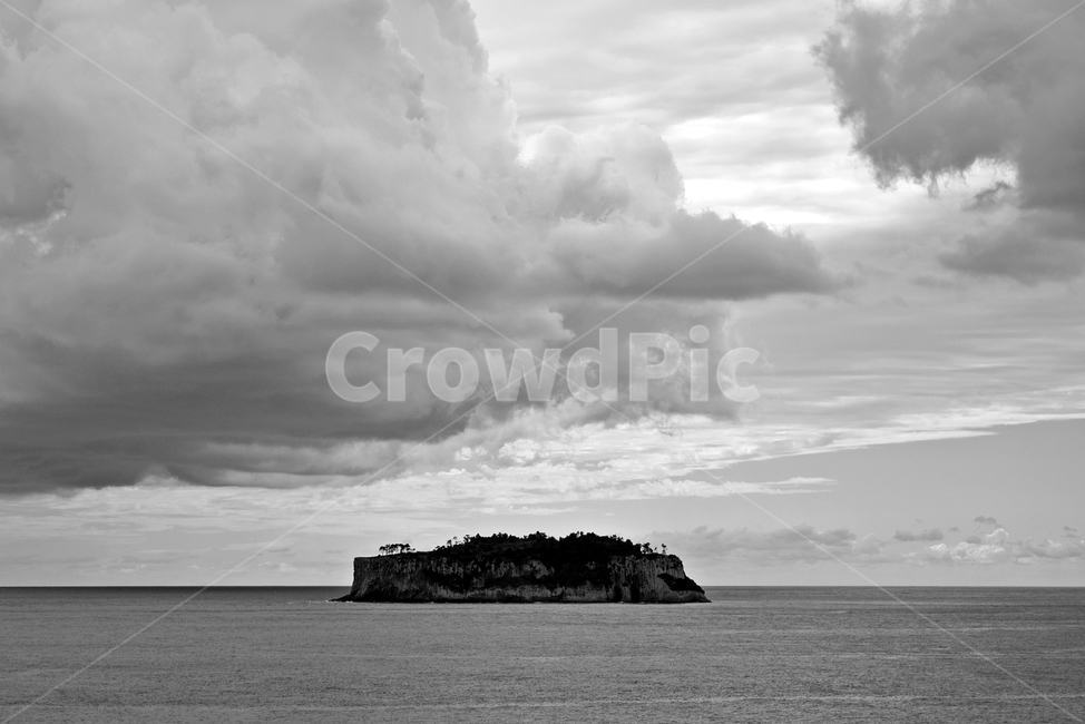 outdoors,옥외,land,나라,nature,ocean,물,water,바다,sea,자연,대양,shoreline,해안선,weather,날씨,자연,풍경,nature,landscape,흑백,모노톤,monochrome,black and white