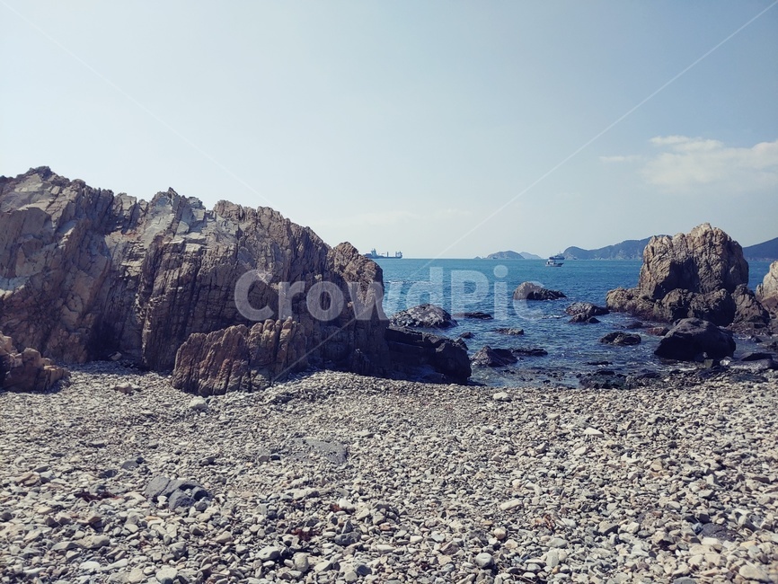 promontory,곶,nature,자연,cliff,낭떠러지,outdoors,옥외,gravel,자갈,road,도로,dirtroad,흙길,바다,돌,하늘