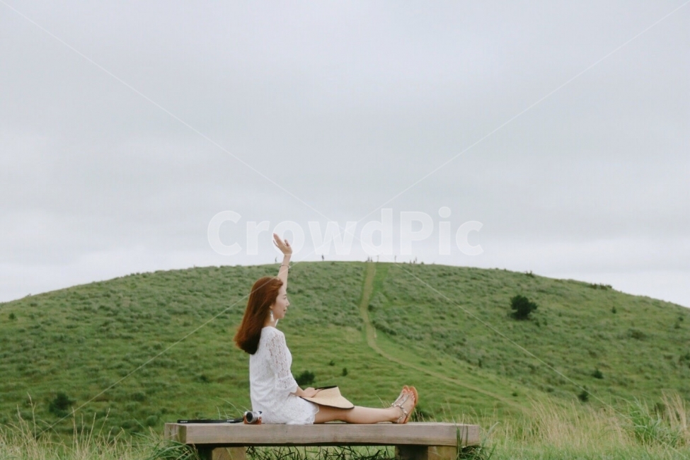 제주도,여행,여자,오름,인물사진,풍경,자연,감성사진,korea,섬,tour,girl,nature,sky,사람,인물,인간,human,person,여성,여자,woman,female,lady,감정표현,기분,feeling,emotion,여행,휴가,traveling,vacation,trip,감성,sensible