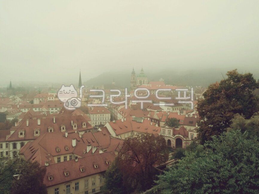foggy day,cityscape,red roof,To Prague,foreign country,cloudy day,Prague