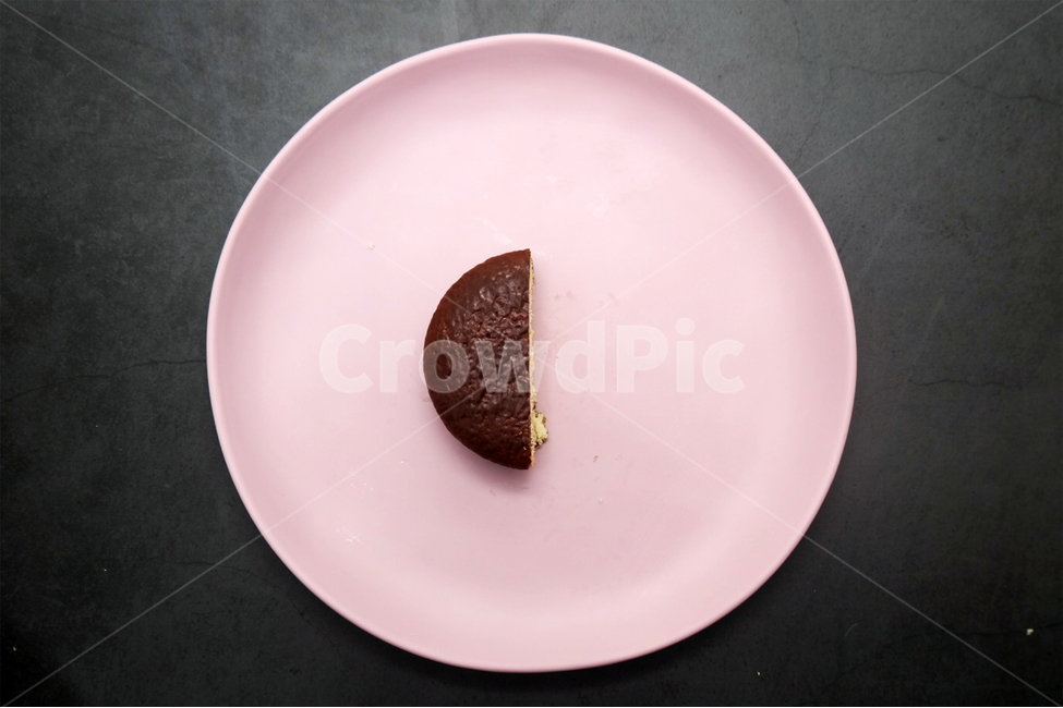 food,음식,초코,파이,반쪽,half,음식,식재료,요리,food,cook,meal,dishes,food reserves,디저트,간식,후식,dessert,snack,연출,컨셉,콘셉,direction,concept