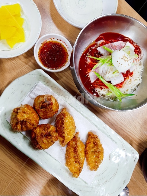 dumpling,Pickled radish,lunch,Bibim Noodles,snack shop,Korean,Fried dumplings,food,snack bar