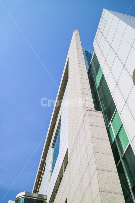 빌딩,건물,로우뷰,로우앵글,건축,벽,창문,유리창,하늘,건축물,건물외관,exterior,building,structure,architecture,construction