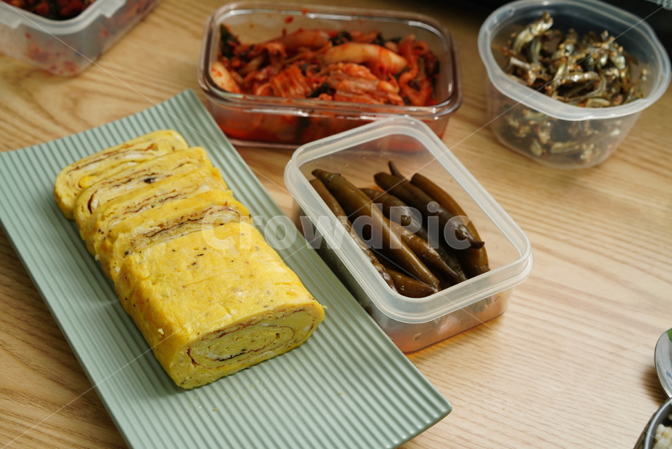 계란말이,계란,요리,음식,반찬,안주,고추,장아찌,집밥,접시,색감,egg,그릇,플라스틱,먹방,푸드,음식,식재료,요리,food,cook,meal,dishes,food reserves,한식,한국음식,한국요리,korean food,korean dishes,korean meal,korean cook