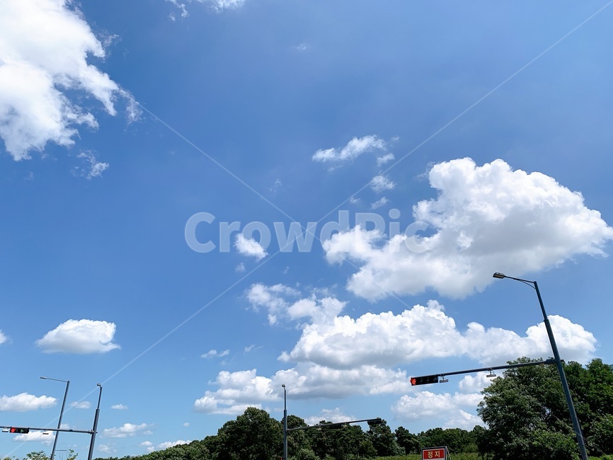 하늘,구름,자연,신호등,하늘색,실외,날씨,화창한,sky,cloud,weather,skyblue,nature,trafficlights