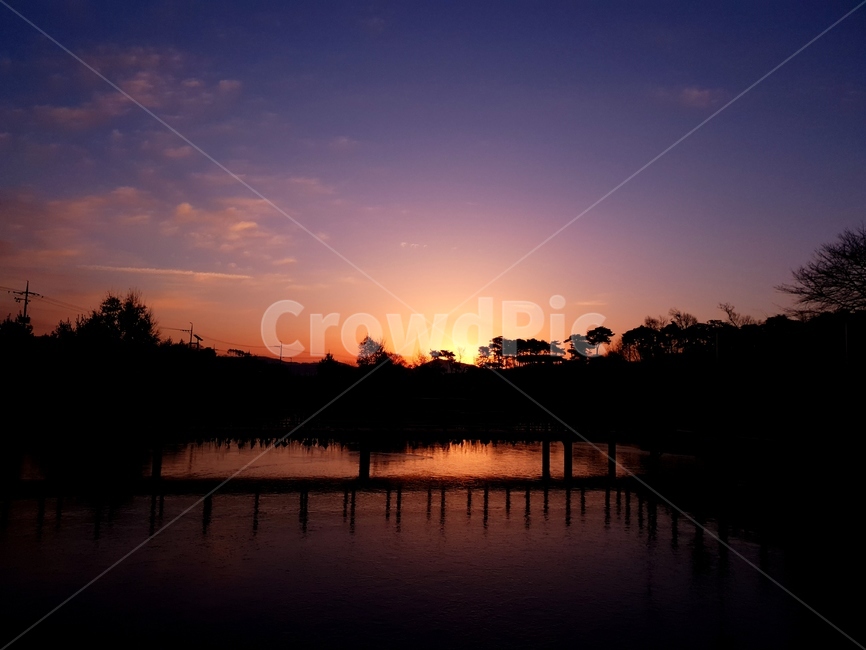 일출,호수,풍경,청둥오리,하늘,nature,자연,outdoors,옥외,dusk,황혼,sunset,일몰,sky,dawn,새벽,red sky,붉은 하늘
