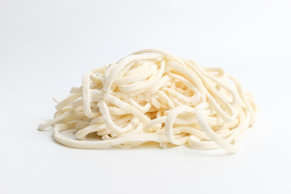 칼국수,면,밀가루,국수,생면,음식,식사,날것,요리,식재료,재료,식품,음식재료,얇은,두꺼운,밀,부드러운,맛있는,하얀색,반죽,탄수화물,생칼국수,음식,식재료,요리,food,cook,meal,dishes,food reserves