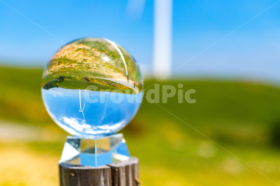 수정구슬,유리구슬,크리스탈볼,crystalball,ball,하늘,파란하늘,초원,들판,자연,배경,사물,물건,오브젝트,thing,object,matter