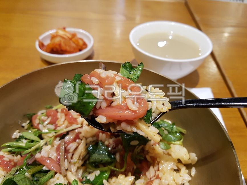 Yukhoe Bibimbap,bibimbap,Korean,raw meat,beef,Beef Yukhoe,first impression,Eating alone