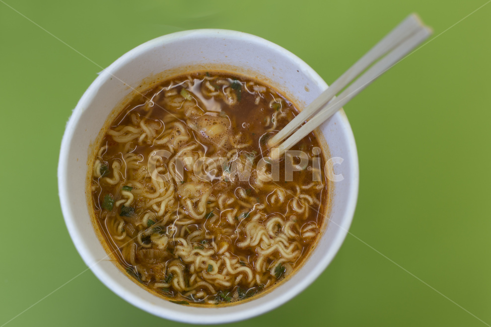 라면,컵라면,인스턴트,음식,일회용,젓가락,나무젓가락,야식,간식,용기,뚜껑,플라스틱,플라스틱용기,국물,면,면요리,음식,식재료,요리,food,cook,meal,dishes,food reserves,면류,면요리,noodles