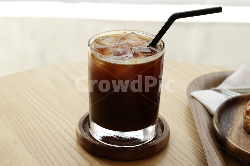 아이스아메리카노,아이스커피,얼음,차가운음료,갈색,커피숍,로스터,커피브레이크,커피,카페,coffee,cafe