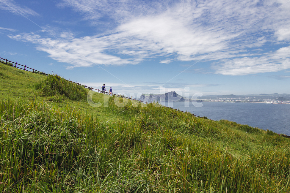 풍경,제주도,제주도풍경,아름다운제주도,우리나라,우리나라풍경,우리나라경치,아름다운한국,우도에서본성산일출봉,성산일출봉,우도,제주,바다,여름바다,여름제주도,자연,풍경,nature,landscape,한국자연풍경,한국자연경관,korea nature landscape,outdoors,옥외,human,인간,person,사람,grassland,목초지,field,들