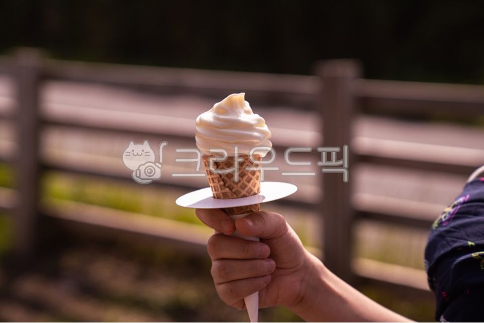 soft ice cream,yogurt,ice cream,dessert,cream,softserveicecream