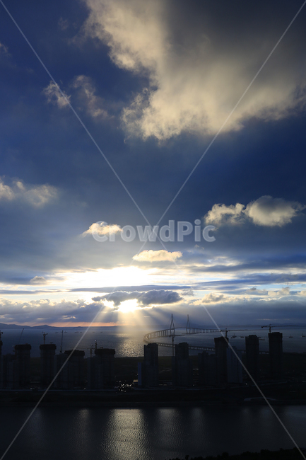 하늘,구름,빛,인천대교,파랑,sky,cloud,light,bridge,blue,도시,풍경,city,landscape,한국도시풍경,한국도시경관,korea cityscape,flare,플레어,sunlight,햇빛,nature,자연,outdoors,옥외