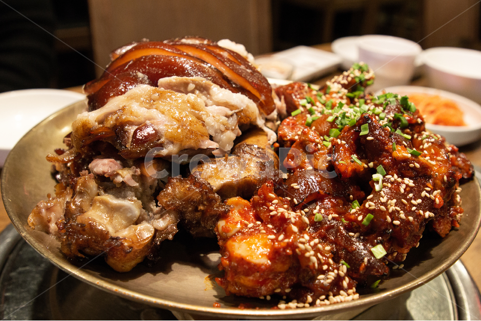 족발,전통,한국,음식,저녁식사,술안주,돼지,고기,양념,신선한,recipe,eat,koreafood,favorite,deliciousfood,traditional,baked,closeup,pigfoot,marination,cookery,topview,ingredient,koreatraditionalfood,koreandishes,asiandishes,yummy,koreanfood,lunch,sauce,dipping,dining,tray,pettitoes,korea,pork,korean,background,cooked,cooking,cuisine,delicious,dinner,dish,fresh,gourmet,grilled,healthy,meal,meat,plate,restaurant,roast,roasted,tasty,한국식,조리,조림,음식,식재료,요리,food,cook,meal,dishes,food reserves,육류,고기,meat,한식,한국음식,한국요리,korean food,korean dishes,korean meal,korean cook