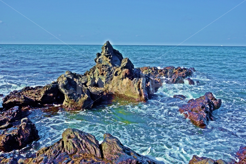 제주도,용두암,우뚝솟은,바위,파도,물결,수평선,바닷가,해안,해안가,제주,제주도여행,제주여행,여행,자연,풍경,경치,흰,구름,하늘,푸른,돌,기암,자연,풍경,nature,landscape,한국자연풍경,한국자연경관,korea nature landscape,제주도,jeju,jeju island,ocean,대양,water,물,sea,바다,outdoors,옥외,promontory,곶