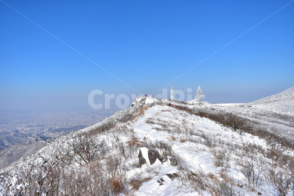 무등산,국립공원,풍경,힐링,산행,설경,상고대,서리꽃,서석대,입석대,안양산,백마능선,장불재,증심사,중봉,중머리재,천왕봉,지왕봉,Korea,National,Park,눈풍경,등산,주상절리,판타스틱,겨울왕국,겨울,지질공원,인왕봉,천지인,설국,2018년,1월,눈꽃,파란하늘,트레킹,winter,landscape,감성,아름다운,황홀한,장관,비경,선경,최고,사진,겨울,계절,winter,season,자연,풍경,nature,landscape,한국자연풍경,한국자연경관,korea nature landscape,outdoors,옥외,mountain,산,mountain range,산맥