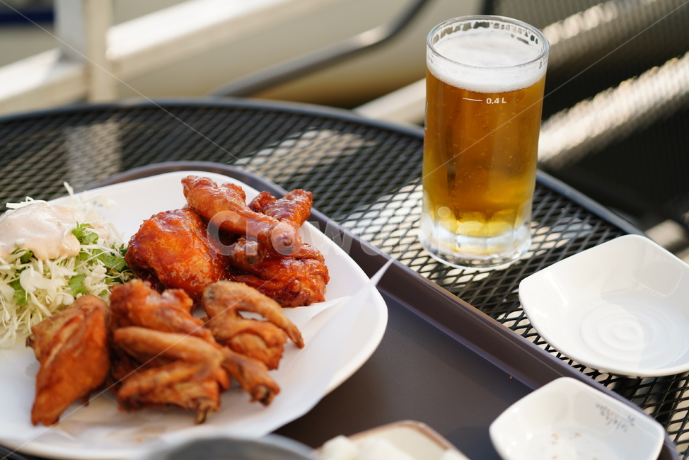 치맥,맥주,치킨,먹거리,닭,술,알콜,안주,beer,유리,drink,음주,beverage,alcohol,알코올,음식,식재료,요리,food,cook,meal,dishes,food reserves,양식,서양음식,서양요리,western food,western dishes,western meal,western cook