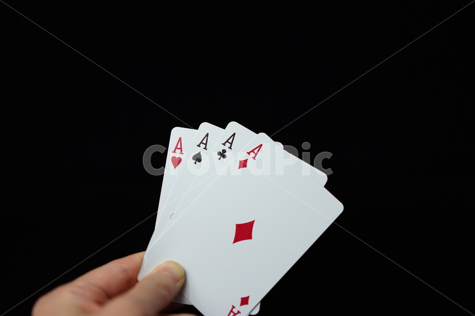 포커,원카드,카드놀이,카드게임,도박,플레잉카드,트럼프카드,playingcard,trumpcard,poker,사람,인물,인간,human,person,신체일부,몸,body,게임,오락,놀이,game,play