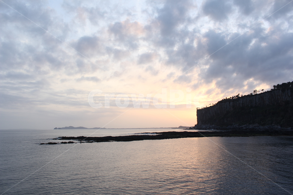 대평포구,제주,제주도,한국,아시아,모래,바다,백사장,해변,해수욕장,해양,구름,지평선,하늘,노을,땅거미,석양,저녁,해질녘,경관,경치,자연,jeju,jejuisland,korea,asia,beach,coast,ocean,sand,sea,seaboard,seashore,seaside,shore,cloud,horizon,sky,dusk,evening,nightfall,sundown,sunset,landscape,nature,scenery,scene,view,자연,풍경,nature,landscape,한국자연풍경,한국자연경관,korea nature landscape,제주도,jeju,jeju island,promontory,곶,outdoors,옥외
