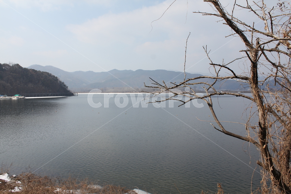 호수,물가,경치,풍경,자연,겨울,겨울호수,물,겨울,계절,winter,season,자연,풍경,nature,landscape,water,outdoors,옥외