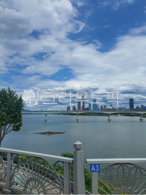 sky,cloud,Citizens Park,Han River Bridge,Yanghwa Bridge,on the bridge,Handrail,Han River