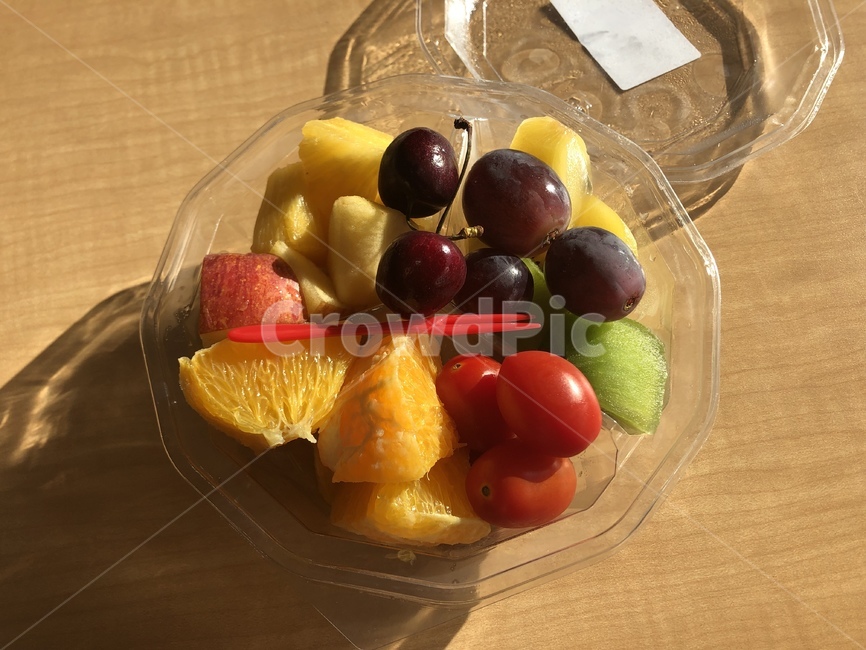 과일,과일컵,토마토,오렌지,키위,햇빛,사과
