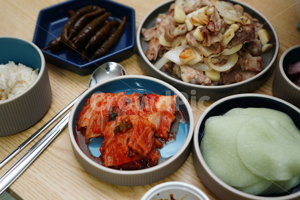 반찬,음식,요리,고기,육류,한식,돼지고기,볶음,식사,술안주,먹거리,육식,접시