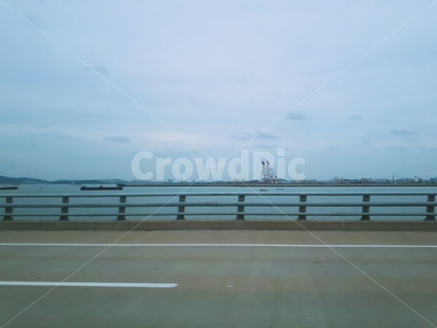 송도,road,도로,고속도로,바다,강,물,풍경,하늘,구름,감성,감성적,감성사진,풍경사진,하늘풍경,바람,도시,차도,시원한,침울한