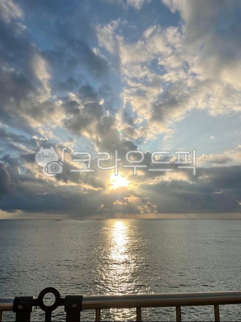 반반,천국과지옥,극과극,대비,구름