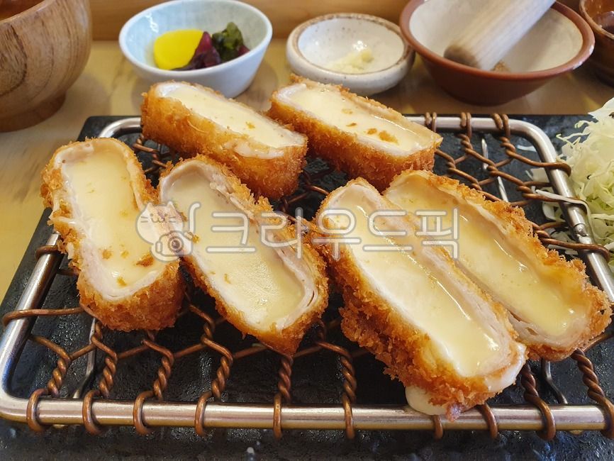 porkcutlet,Cheese pork cutlet,pork cutlet,Japanese pork cutlet,food,cheese