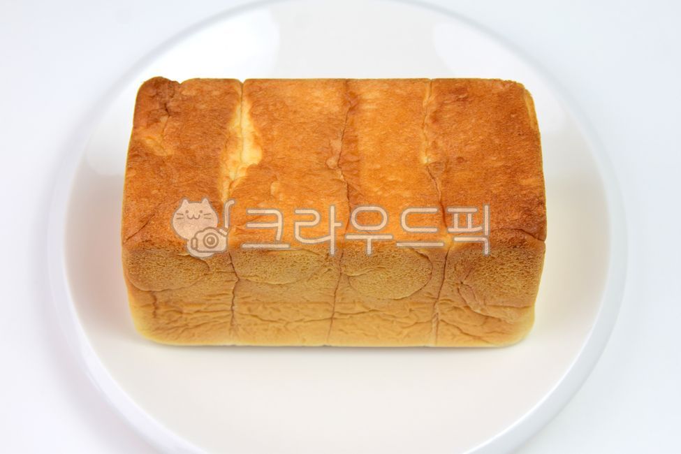 bread,bakery,snack,whole wheat bread,plate,food,baking,dessert,whole bread,dish,flour,wheat