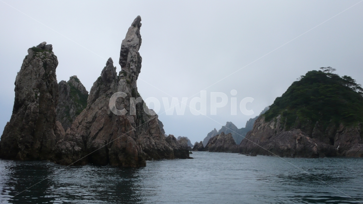 촛대바위,바위,바다,동해,동해바다,섬,자연,풍경,nature,landscape,promontory,곶,shoreline,해안선,water,물,land,땅,outdoors,옥외,sea,ocean,대양,cliff,낭떠러지