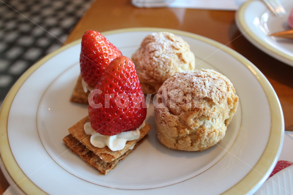 호텔,디저트,딸기,딸기뷔페,밀페유,밀푀유,millefeuilles,dessert,슈,슈크림,custardcream,creampuff,chouxcream,음식,식재료,요리,food,cook,meal,dishes,food reserves,빵,bread,디저트,간식,후식,dessert,snack