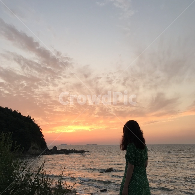 nature,자연,person,사람,sky,하늘,sunset,일몰,redsky,붉은하늘,여성,여자,바다,노을