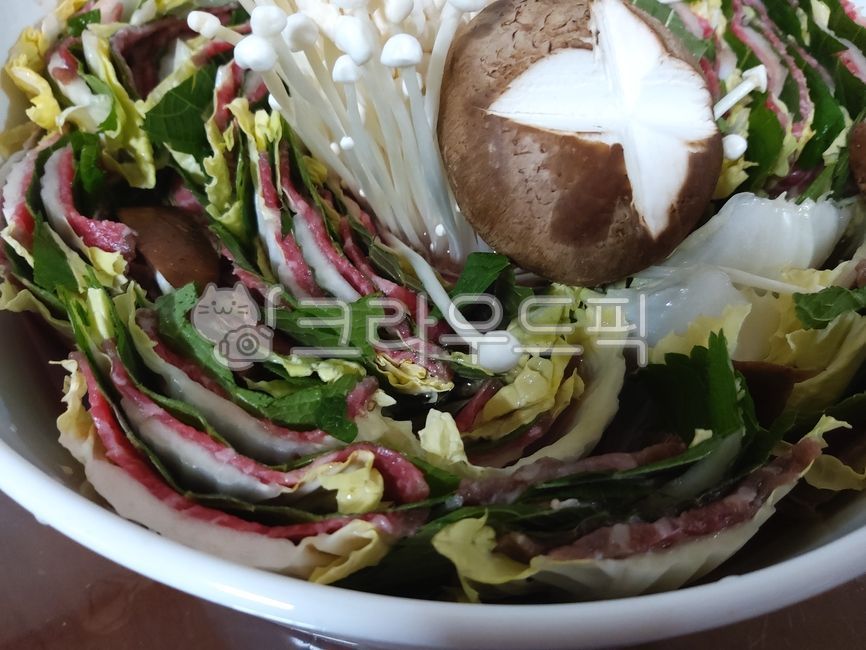 homemade,Millefeuillenabe,Enoki Mushroom,hotpot dish,Shiitake mushrooms,food,housewarming food,meal,Millefeuille Nabe Hotpot,napa cabbage,meat,Soup dish,Sesame