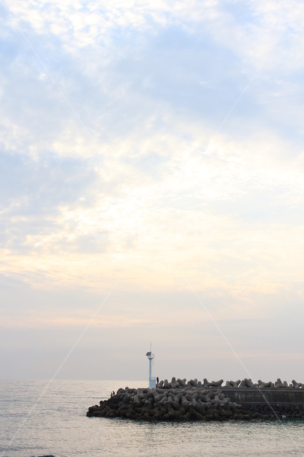 하늘,바다,등대,방파제,노을,sea,sky,sunset,자연,풍경,nature,landscape,한국자연풍경,한국자연경관,korea nature landscape,등대,lighthouse,outdoors,옥외